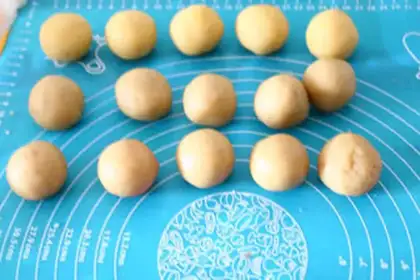 Make A wide moon cake step 10