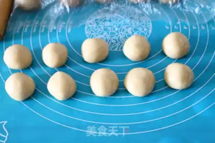 Make A wide moon cake step 11