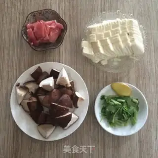 Make Fresh mushroom tofu soup step 1