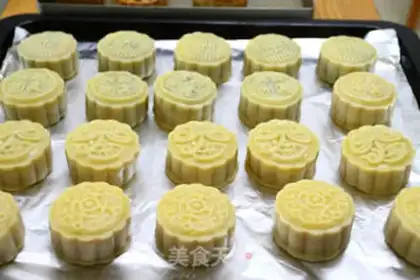 Make A wide moon cake step 16