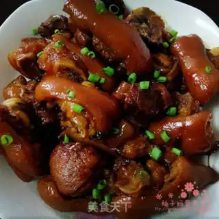 Make Red burning pig hoof step 0