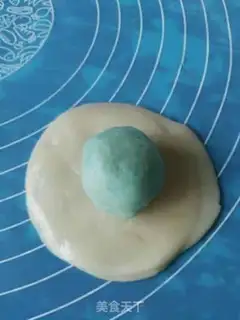 Make The yolk spiral step 17