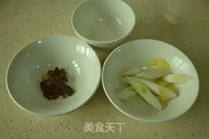 Make Characteristic chicken leg step 1