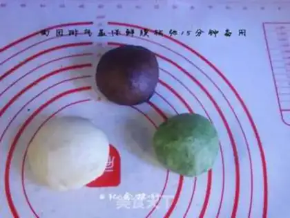 Make Soft three-coloured toast step 3