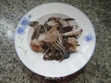 Make Crabs boiled with clams step 1