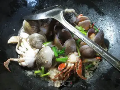 Make Crabs boiled with clams step 10