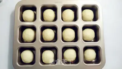 Make Little rabbit coconut bread step 13