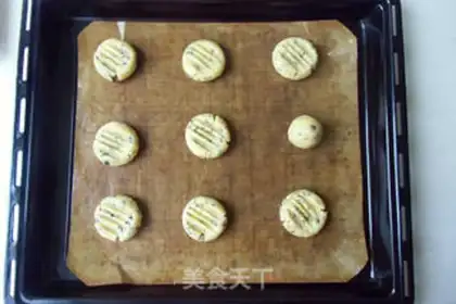 Make Coconut raisin dry cookies step 6