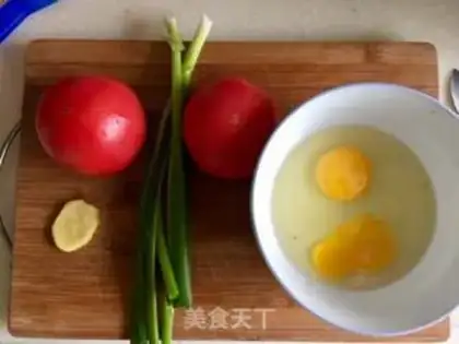 Make Tomatoes and eggs. Soup step 1