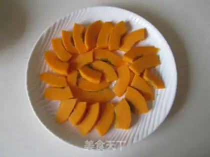 Make Pumpkin steamed lily step 2