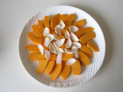 Make Pumpkin steamed lily step 3