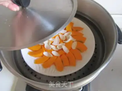 Make Pumpkin steamed lily step 4
