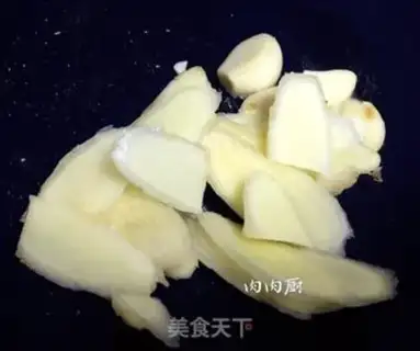 Make The flower sculpturing a young ginger duck step 6