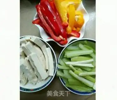 Make Celery pepper fried tofu step 0