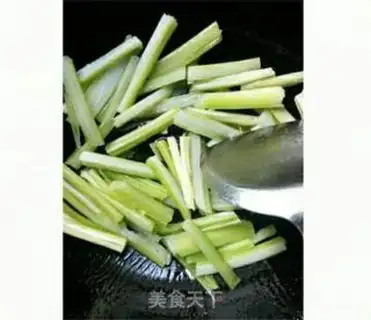 Make Celery pepper fried tofu step 3