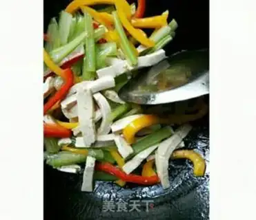 Make Celery pepper fried tofu step 4