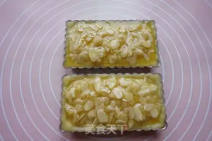 Make Caramel almond pie step 8