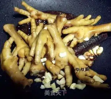 Make How to taste chicken feet step 7