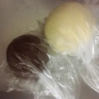 Make Little bear and rabbit squeezing bread step 1