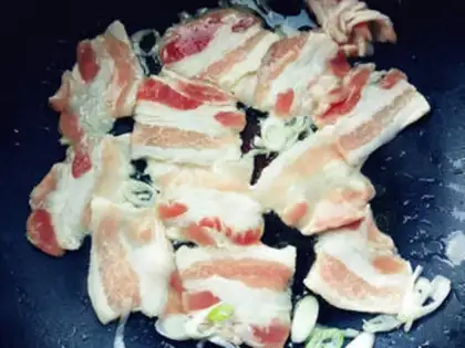Make Hot cabbage makes meat step 2