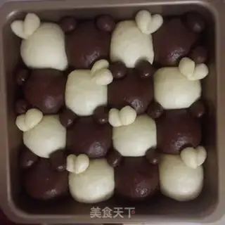 Make Little bear and rabbit squeezing bread step 4