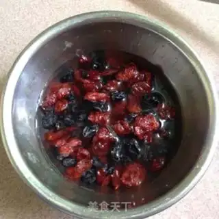Make Double-berries milk hand tore step 4