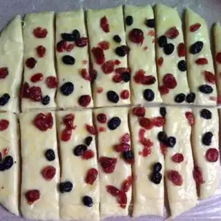Make Double-berries milk hand tore step 10