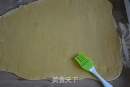 Make Pumpkin rolls step 3