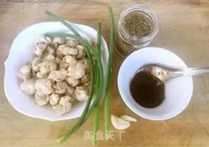 Make Garlic fried crickets step 0