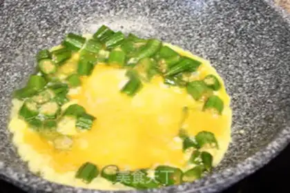 Make Autumn fried eggs step 2