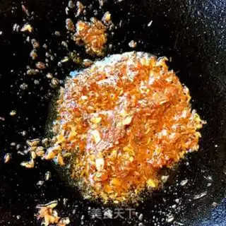Make Garlic fried crickets step 5