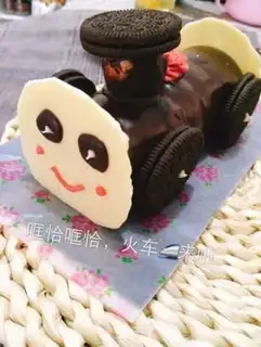 Make Thomas train cake step 10