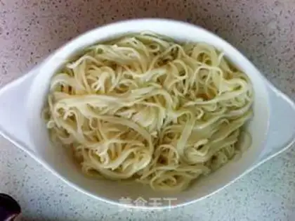 Make Onion noodles step 0