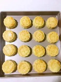 Make ♪ ♪ Chestnuts yellow mooncake ♪ step 26