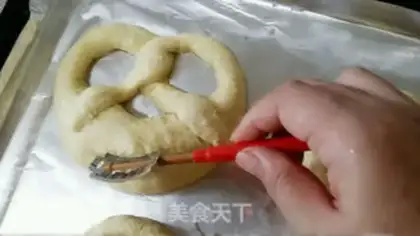 Make German alkaline bread step 7