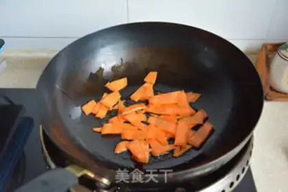 Make Paprika carrots, fried mushrooms step 3