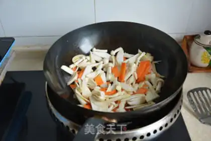 Make Paprika carrots, fried mushrooms step 4