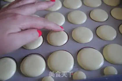 Make Lemon Macaron step 15