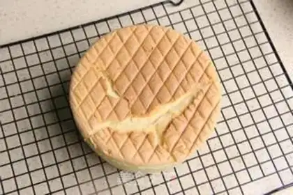 Make Delicious birthday cake step 17