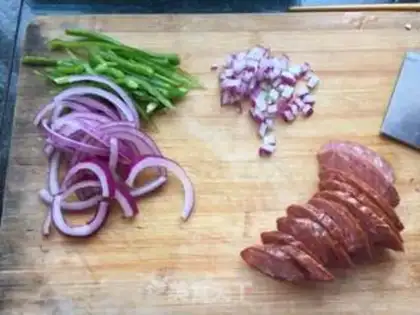 Make Tomato sausage pasta step 1