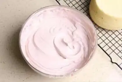 Make Delicious birthday cake step 18