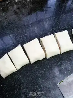 Make Sausage rolls step 4