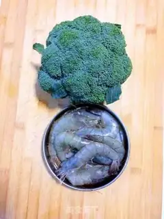 Make Shrimp balls with broccoli step 0