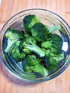 Make Shrimp balls with broccoli step 1