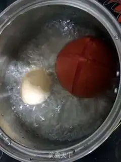 Make Tomato juice onion noodles step 1