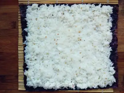 Make Tuna sushi step 3