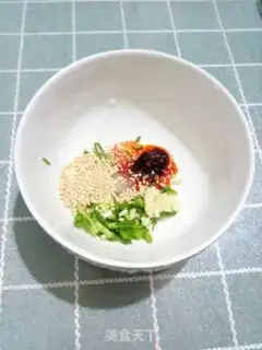 Make Onion cream noodles step 1