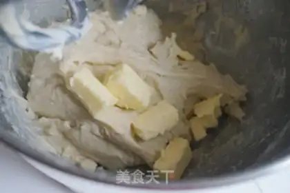 Make ♪ The cheesy cheesy bear squeezed in ♪ step 2