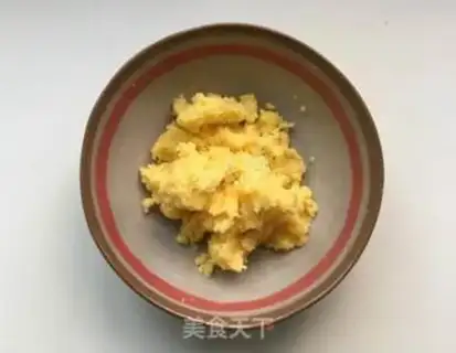 Make Heart-shaped coconut bread step 2