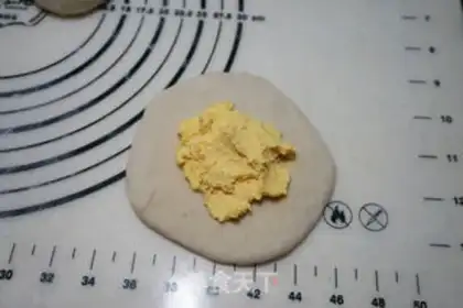 Make ♪ The cheesy cheesy bear squeezed in ♪ step 8